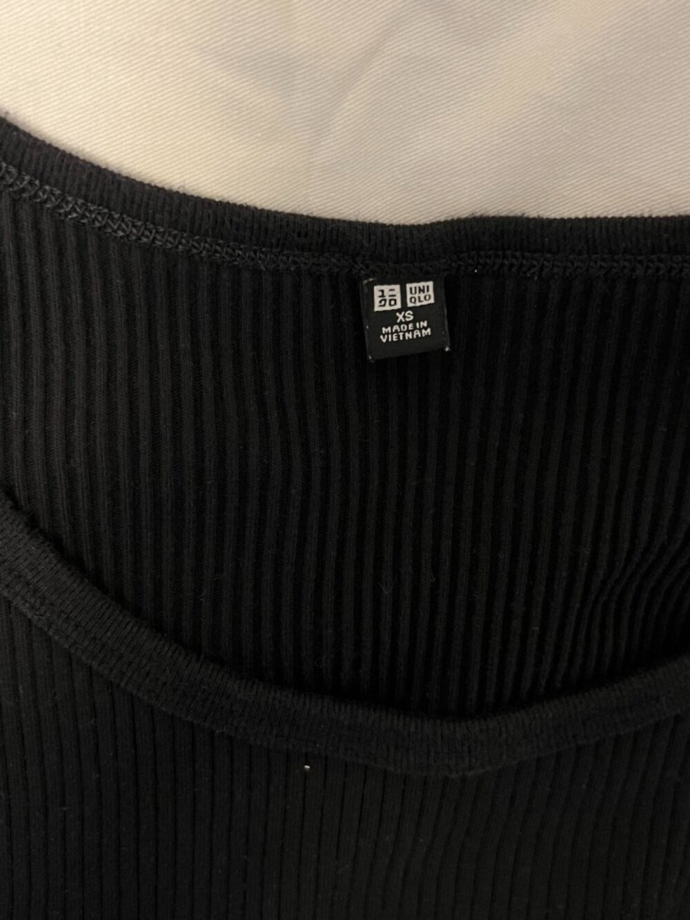 Uniqlo Ribbed Long Sleeve Crop Tee in Black - Picture 5 of 8